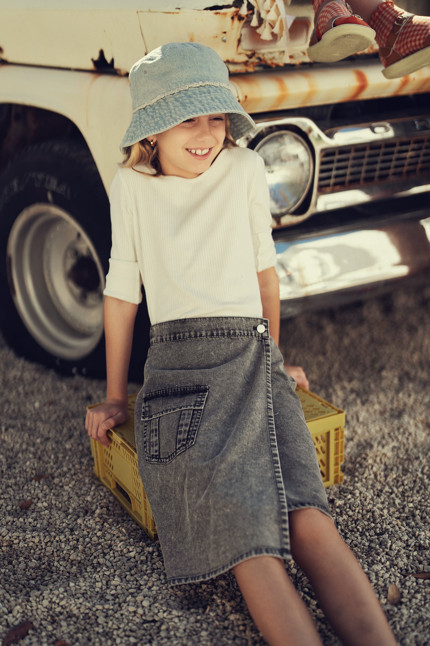 Black structure denim skirt