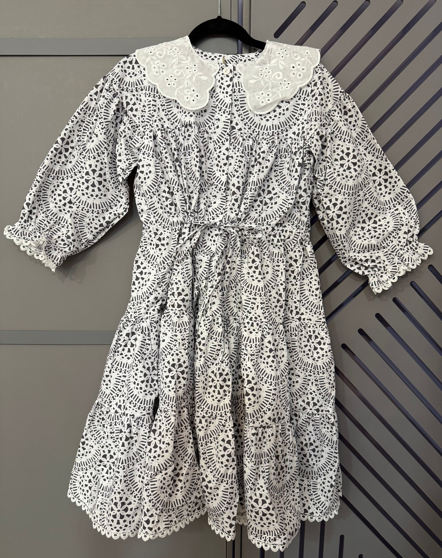 BLACK AND WHITE ELBOW SLEEVE DRESS