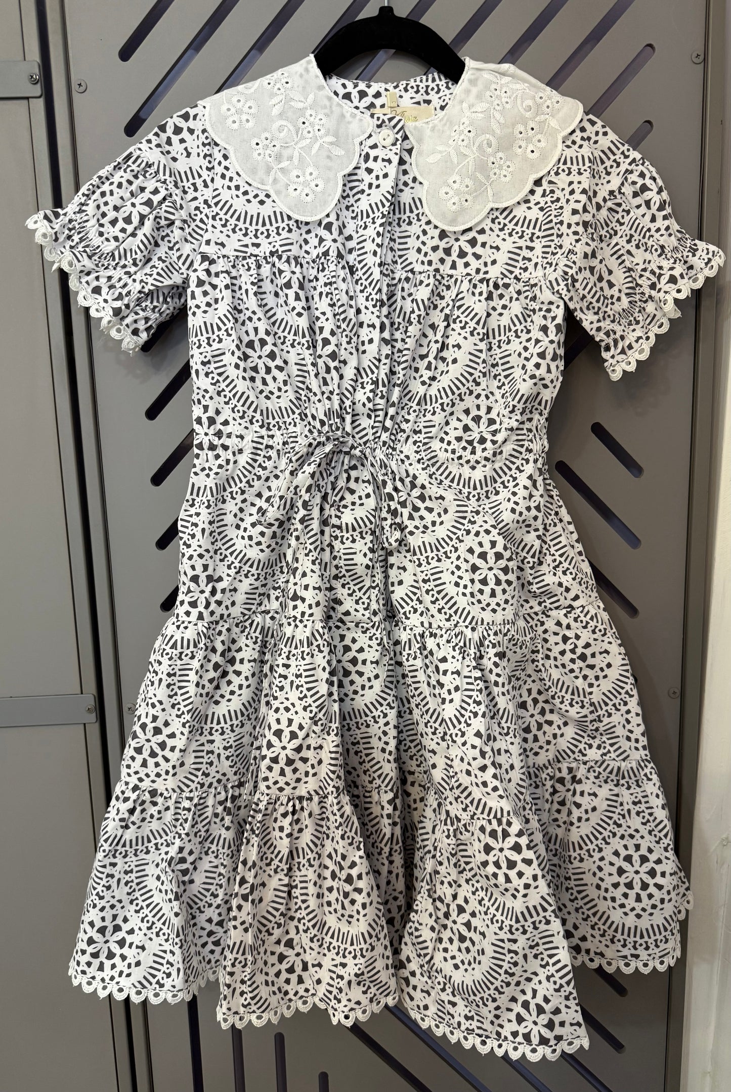 BLACK AND WHITE  SHORT SLEEVE DRESS