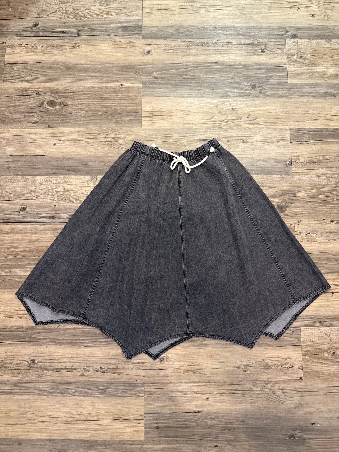 BLACK WASH SKIRT